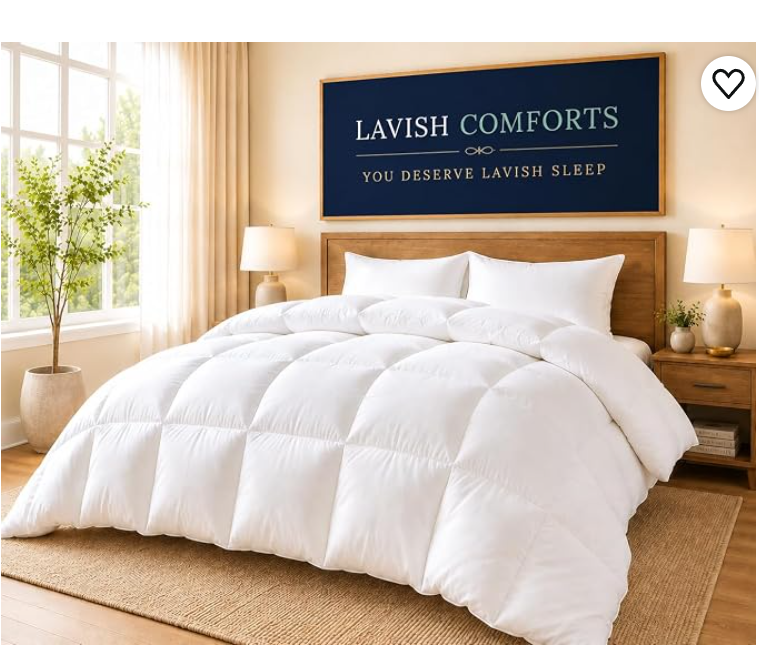Edredón alternativo de plumón Lavish Comforts tamaño King en color blanco sobre una cama de hotel lujosa, destacando su acolchado esponjoso y transpirable.