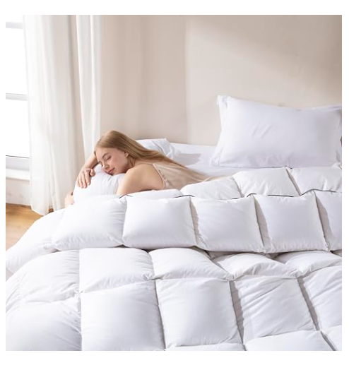 Edredón DOWNCOOL tamaño King de algodón blanco ultra suave sobre una cama, mostrando sus pestañas de esquina para funda nórdica y su acolchado esponjoso estilo hotel.