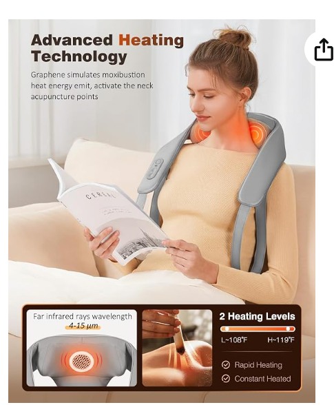 Una mujer relajada leyendo un libro en un sofá mientras usa un masajeador de cuello inalámbrico de color gris que muestra nodos de calor de color naranja en la zona cervical, con detalles publicitarios sobre su tecnología de calefacción avanzada en inglés.